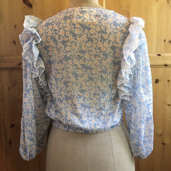 NWT Pale Blue Tie Waist Top with Ruffled Shoulder Size M - Picture 8 of 13